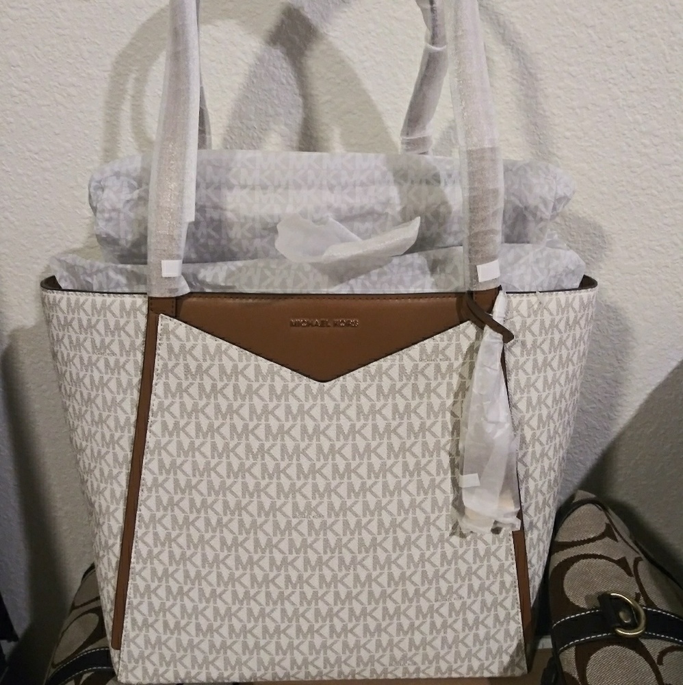 Mk purse new in plastic